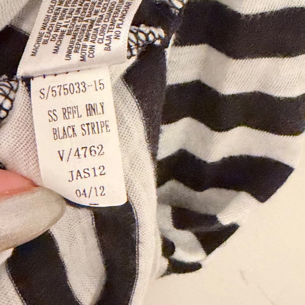 Y2K Old Navy Bella Swan Henley Striped Black and White Top Size S Indie Preppy‎ - Picture 7 of 9